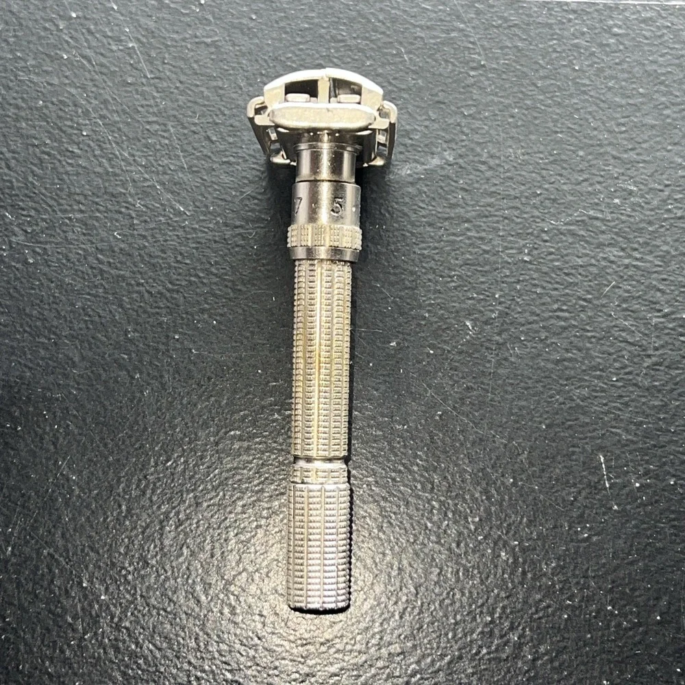Vintage 1962 Gillette Slim Adjustable 1-9  DE Safety Razor H4 2 Razors Included
